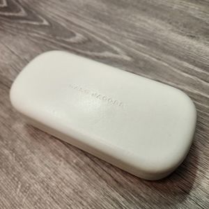 MARC JACOBS White Hard Case Glasses Clam Eyeglass Eyewear Carrier
